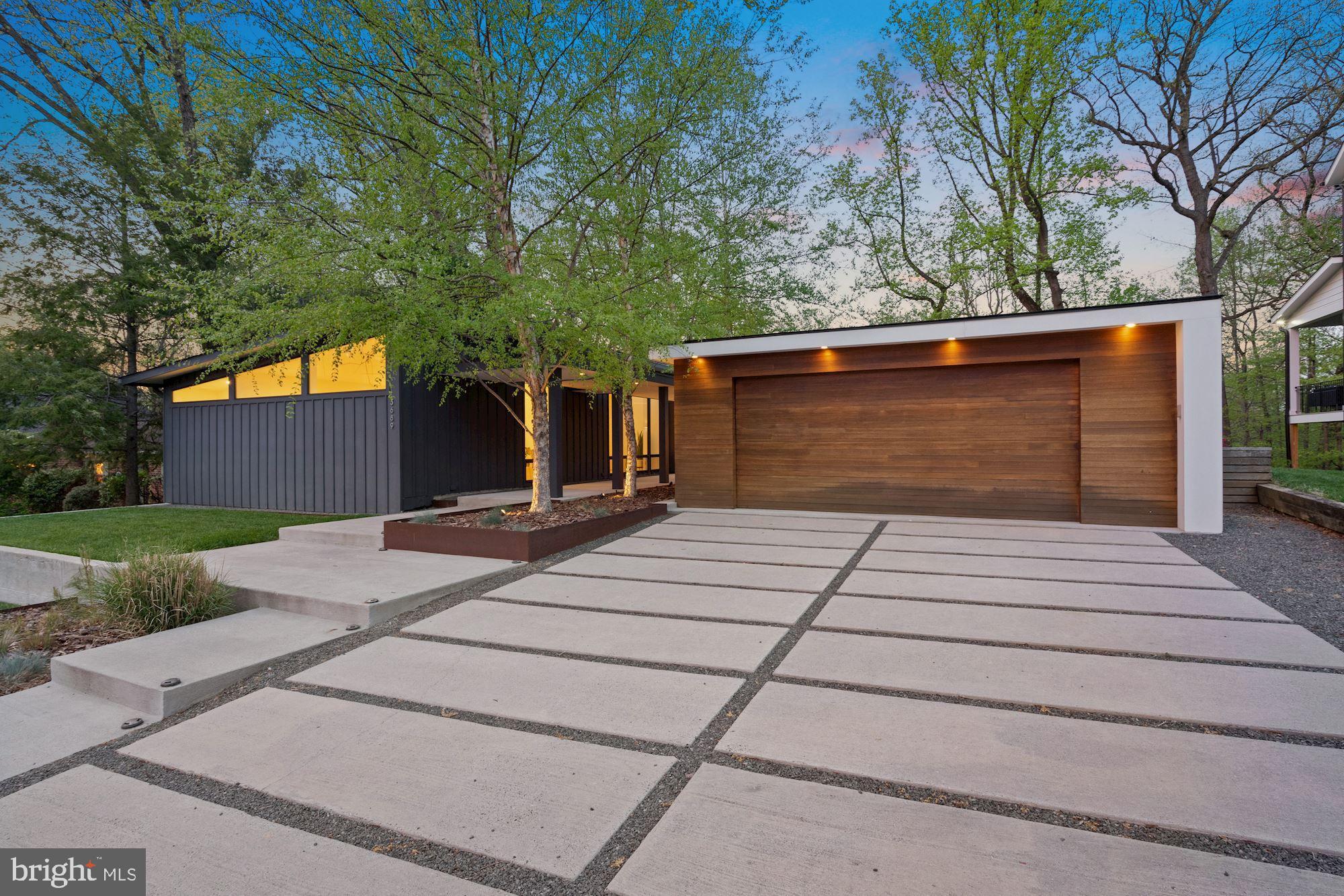 WILLIAMSBURG VILLAGE - Residential