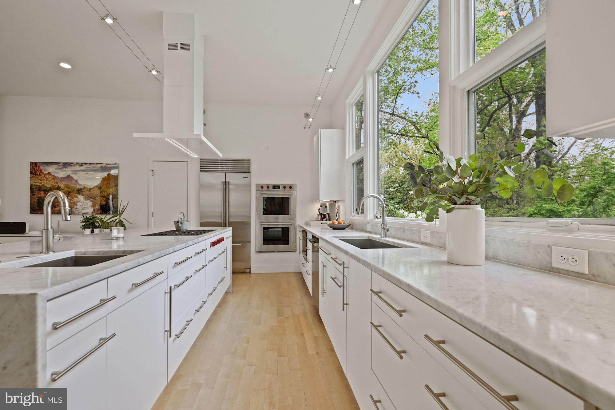 WILLIAMSBURG VILLAGE - Residential