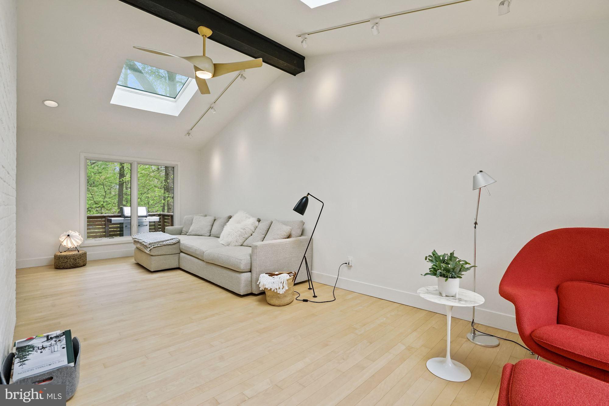 WILLIAMSBURG VILLAGE - Residential