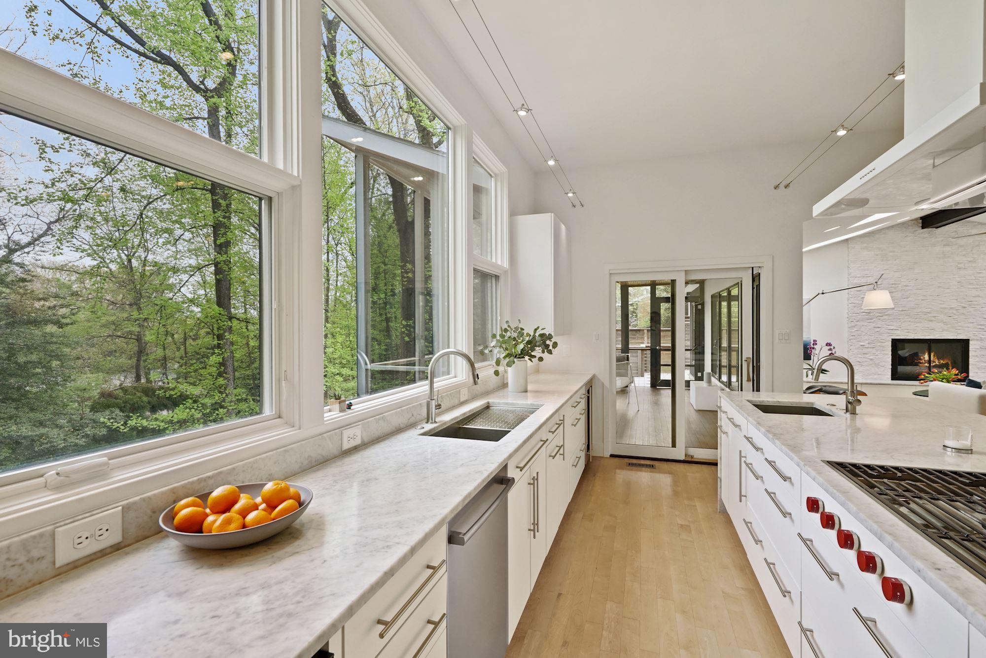 WILLIAMSBURG VILLAGE - Residential