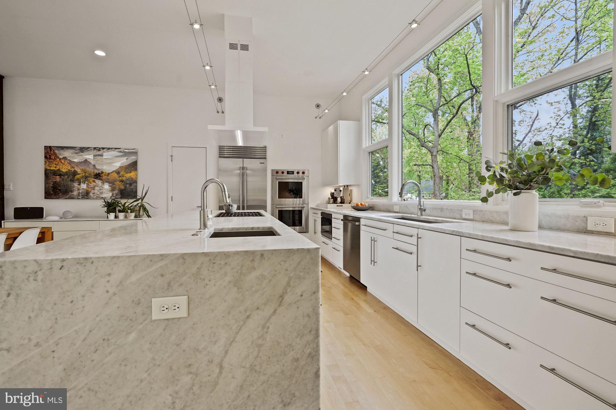 WILLIAMSBURG VILLAGE - Residential