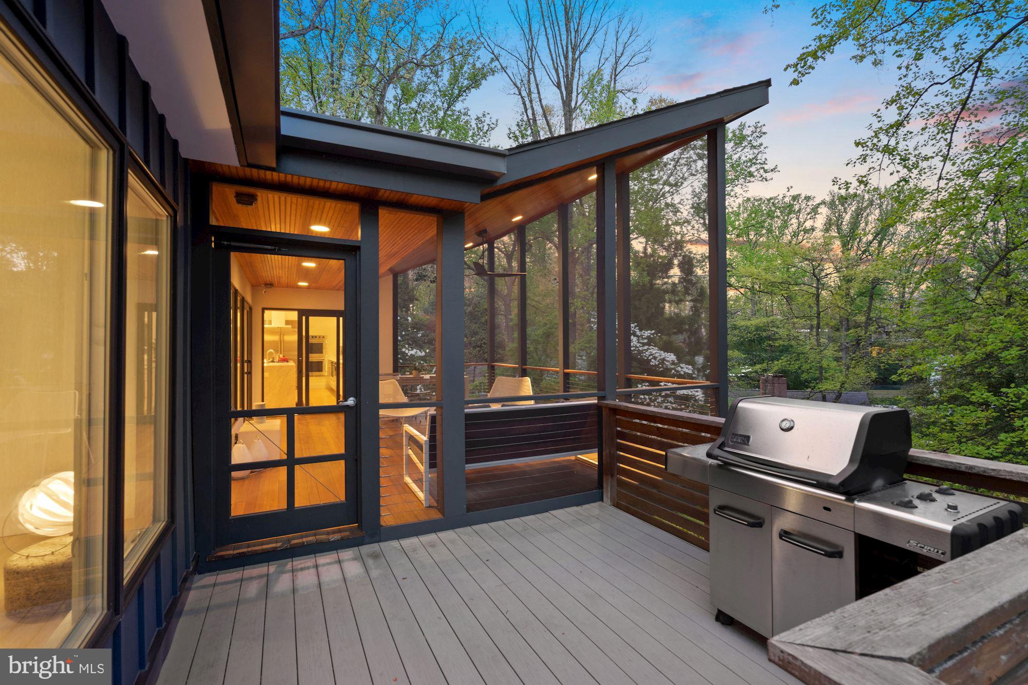 WILLIAMSBURG VILLAGE - Residential