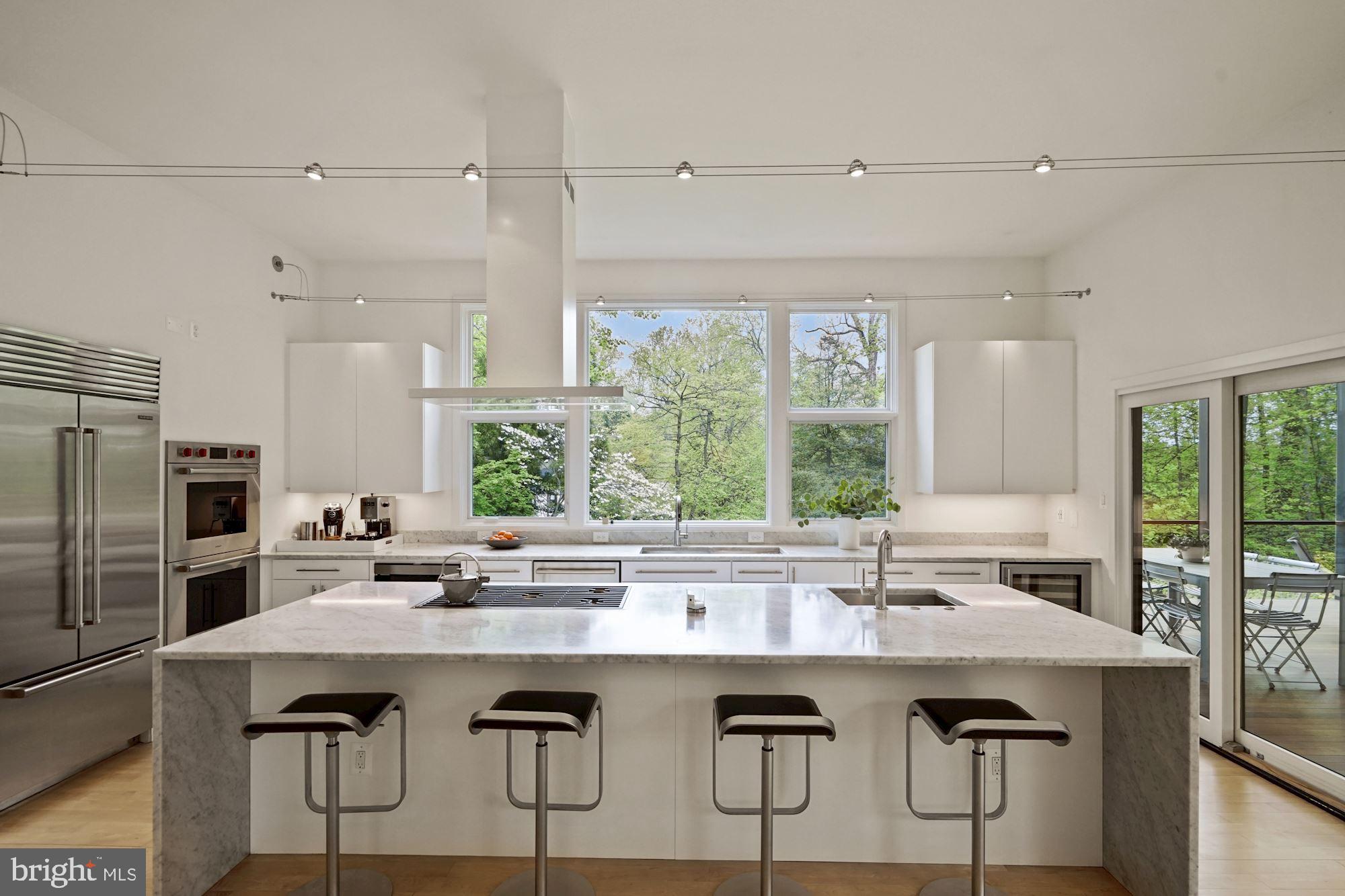 WILLIAMSBURG VILLAGE - Residential