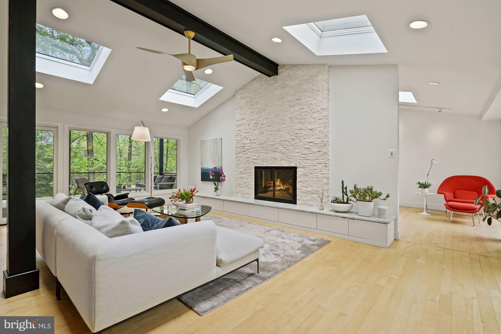 WILLIAMSBURG VILLAGE - Residential