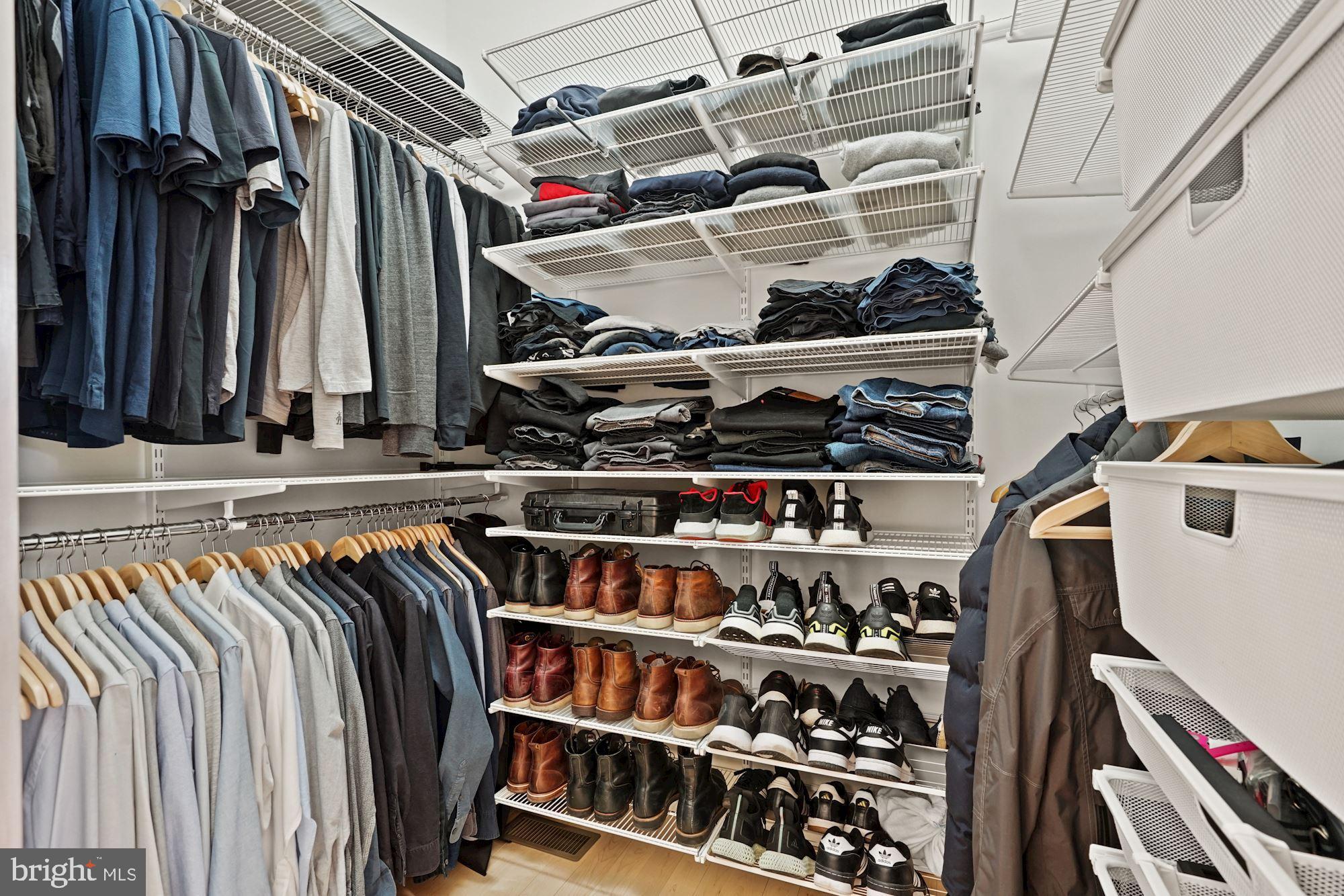 WILLIAMSBURG VILLAGE - Residential