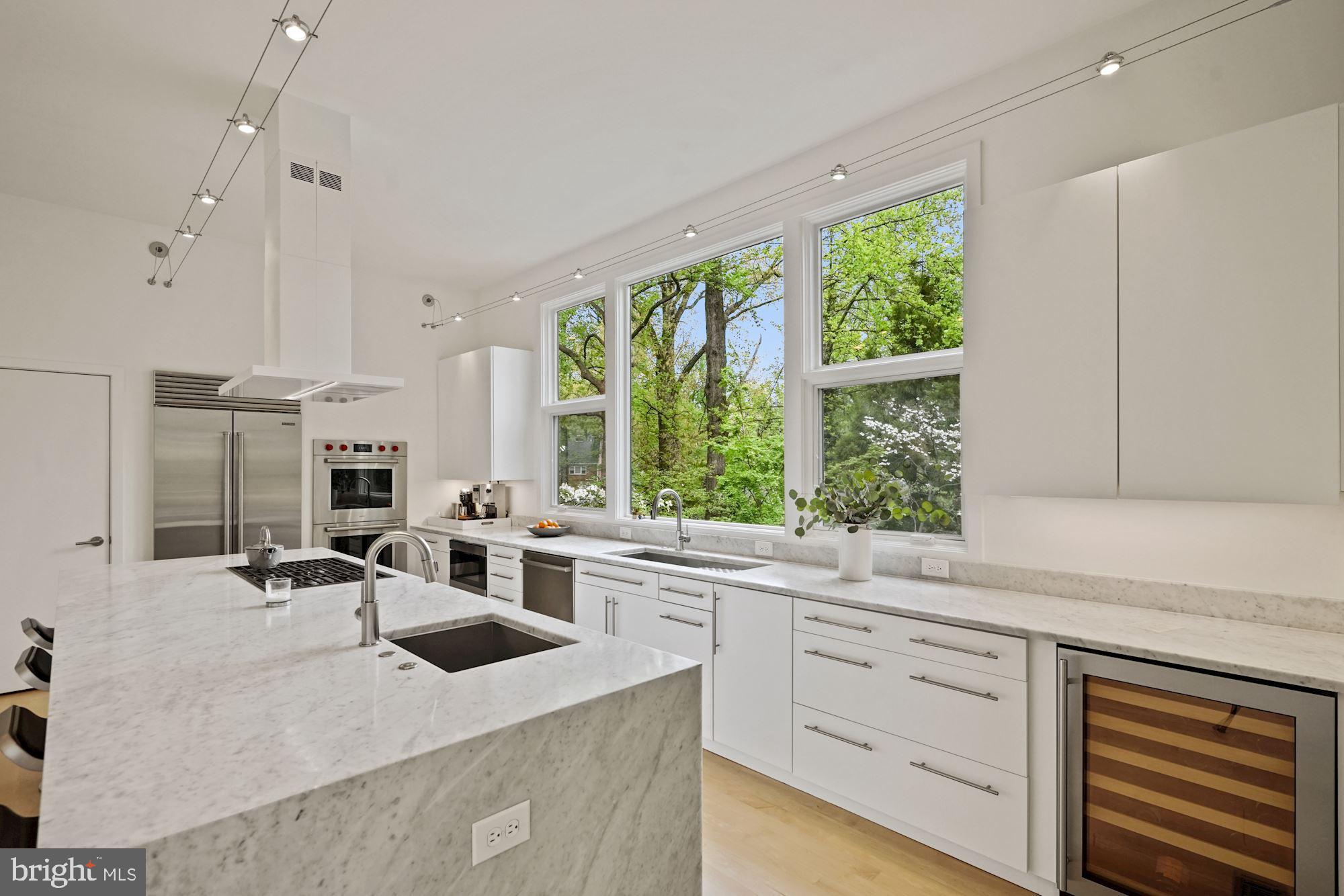 WILLIAMSBURG VILLAGE - Residential