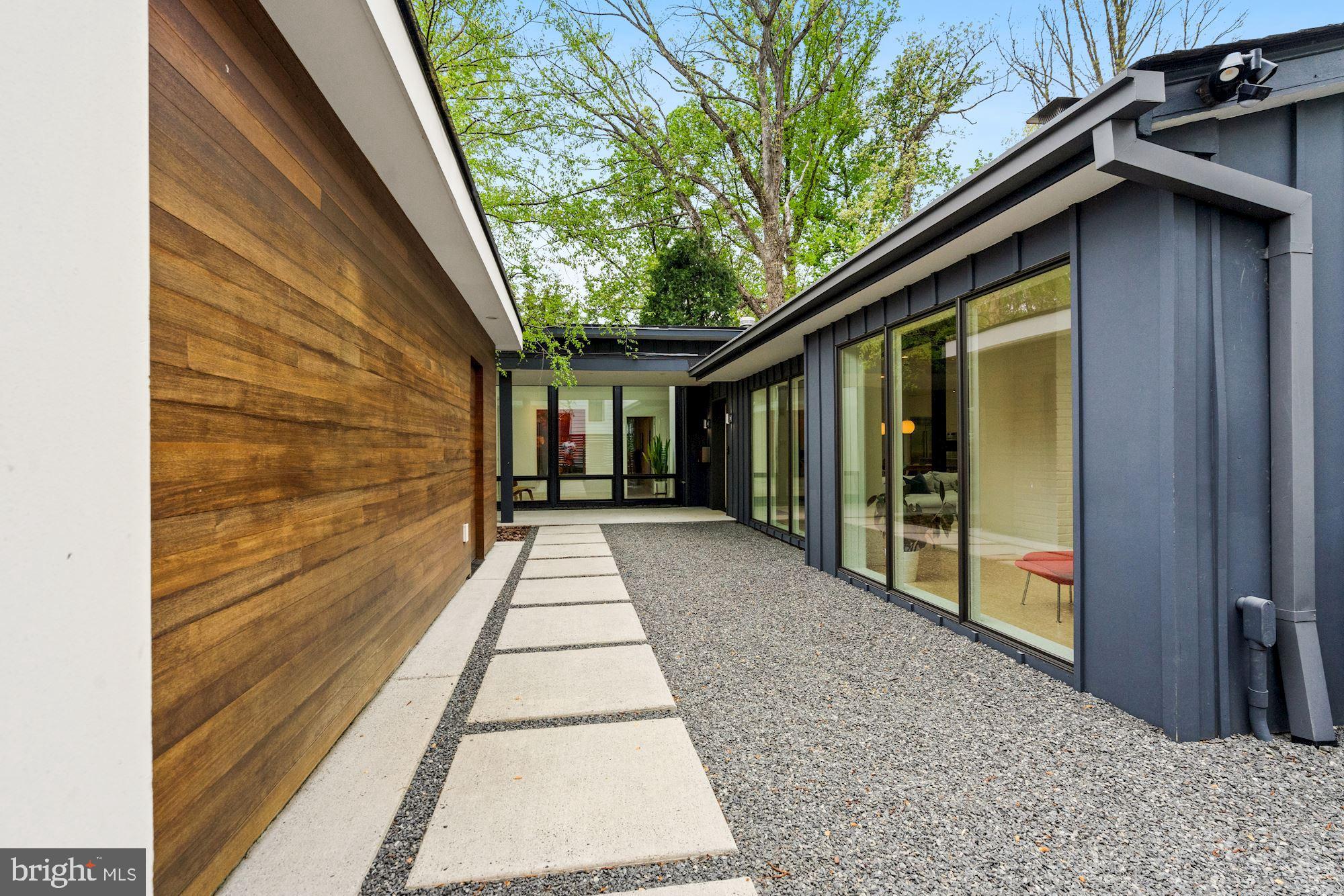 WILLIAMSBURG VILLAGE - Residential