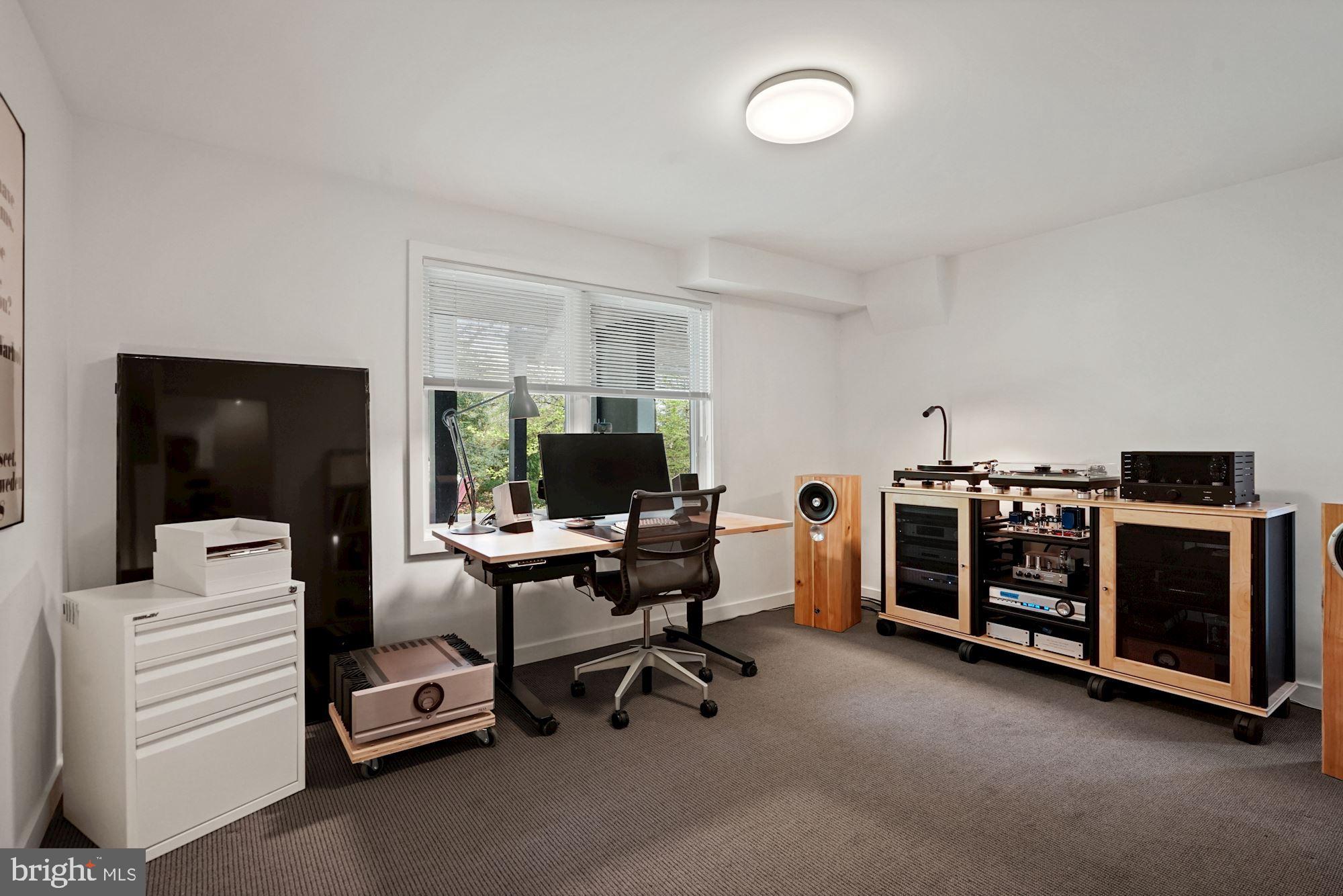 WILLIAMSBURG VILLAGE - Residential