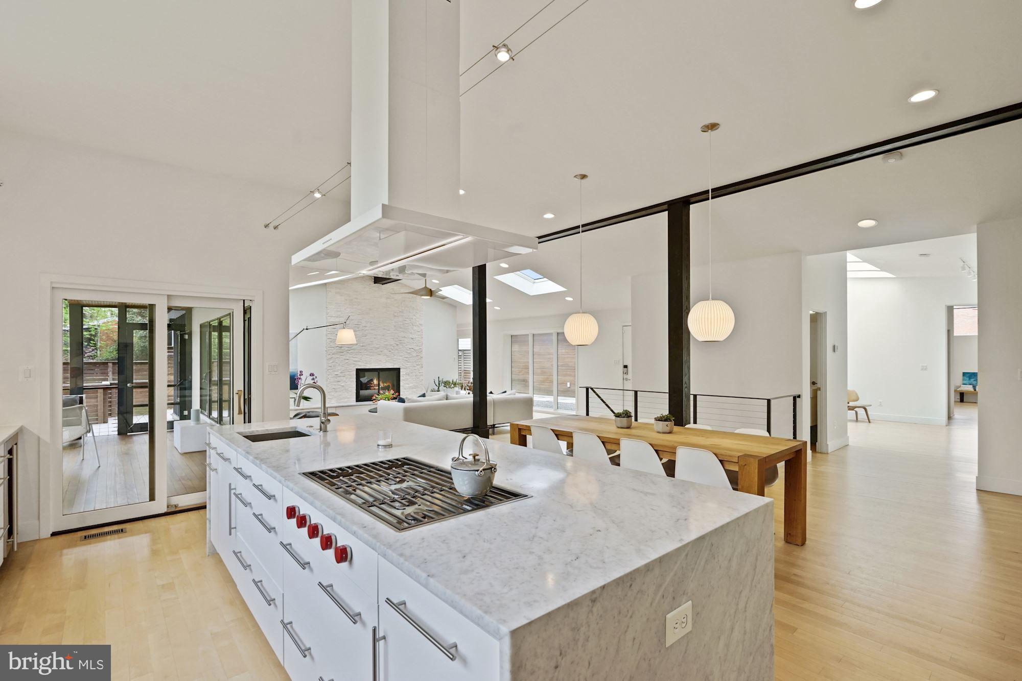 WILLIAMSBURG VILLAGE - Residential