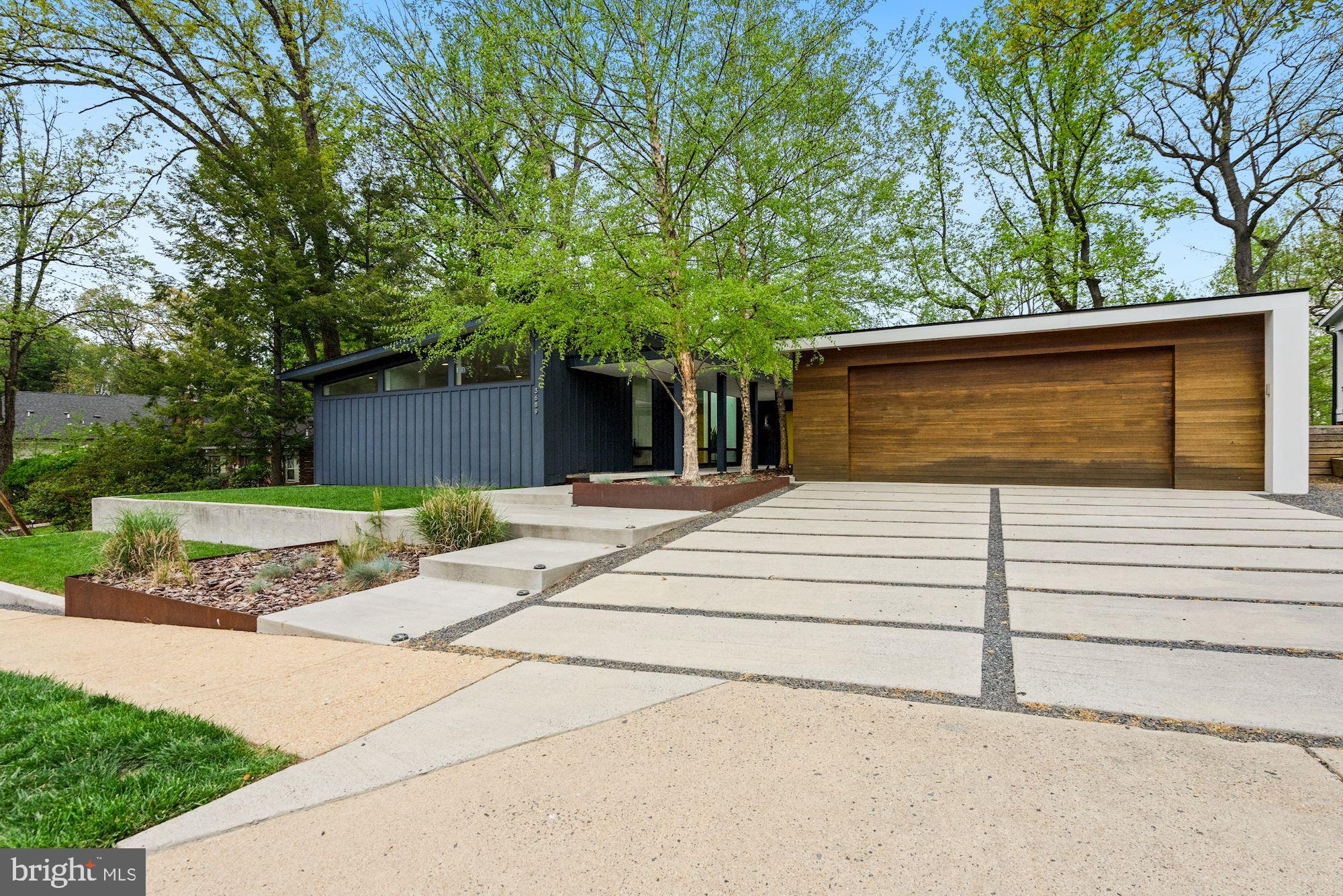 WILLIAMSBURG VILLAGE - Residential