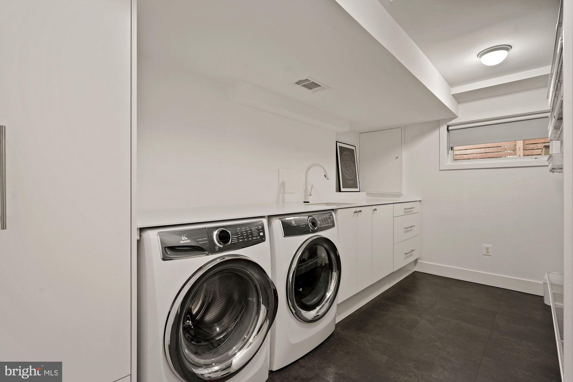 WILLIAMSBURG VILLAGE - Residential