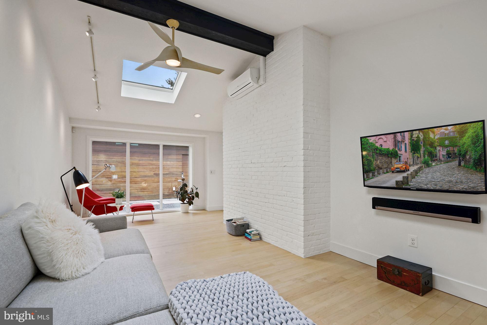 WILLIAMSBURG VILLAGE - Residential