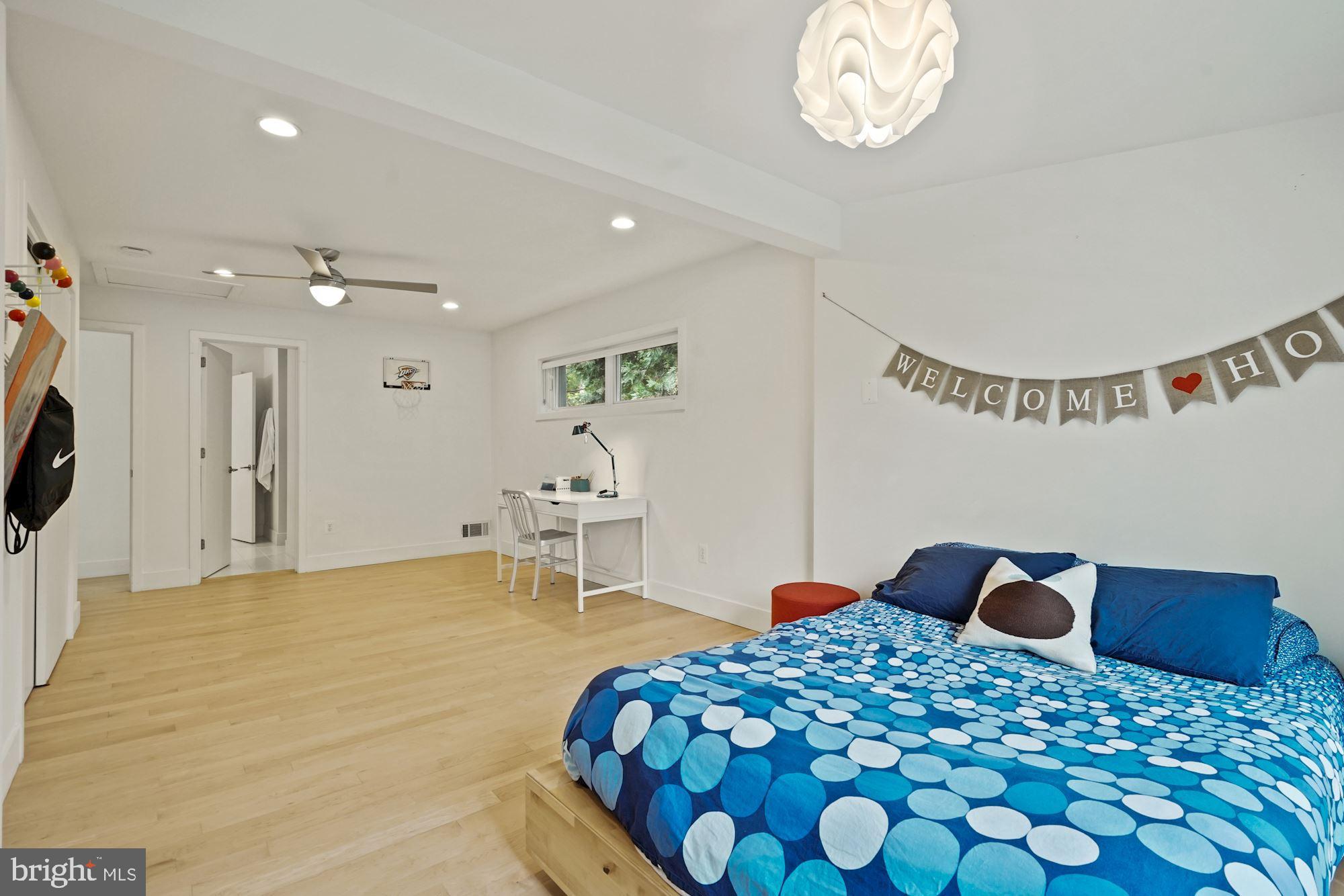 WILLIAMSBURG VILLAGE - Residential