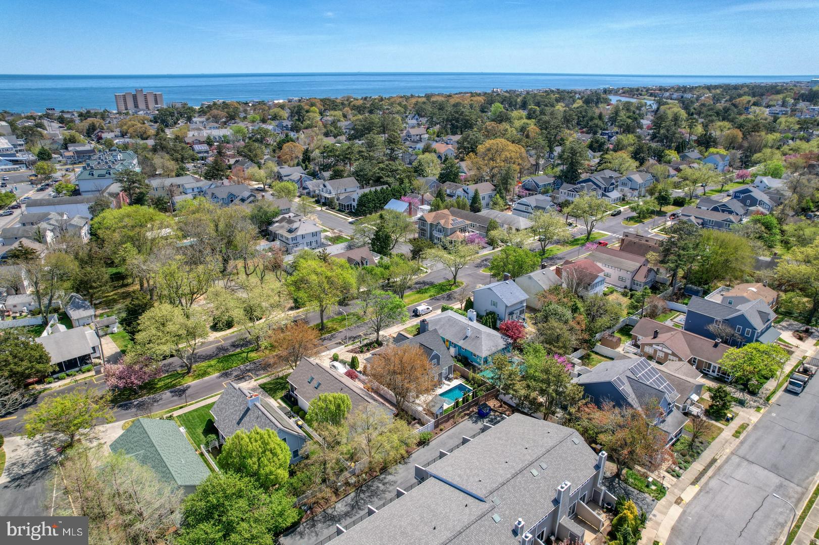 COUNTRY CLUB ESTATES - Residential