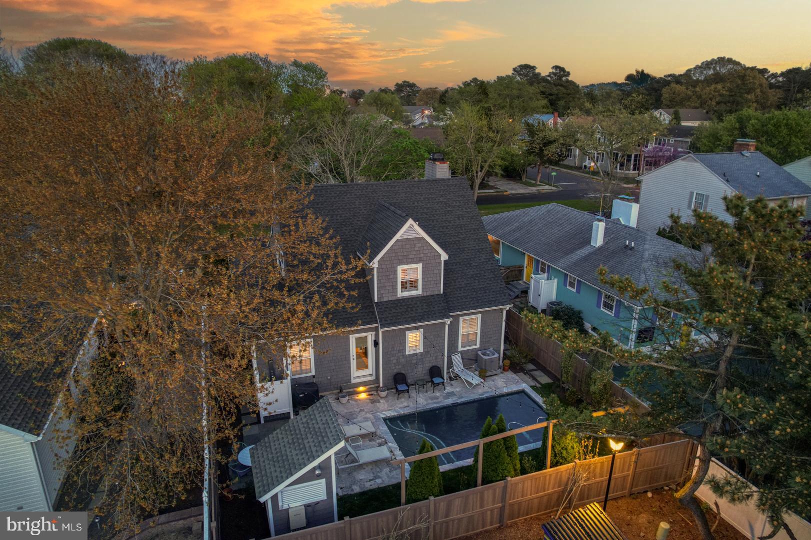 COUNTRY CLUB ESTATES - Residential