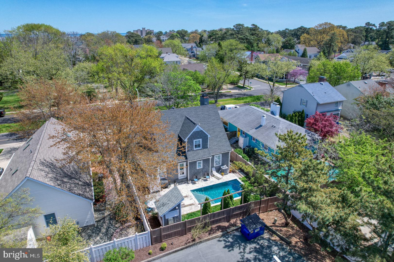 COUNTRY CLUB ESTATES - Residential