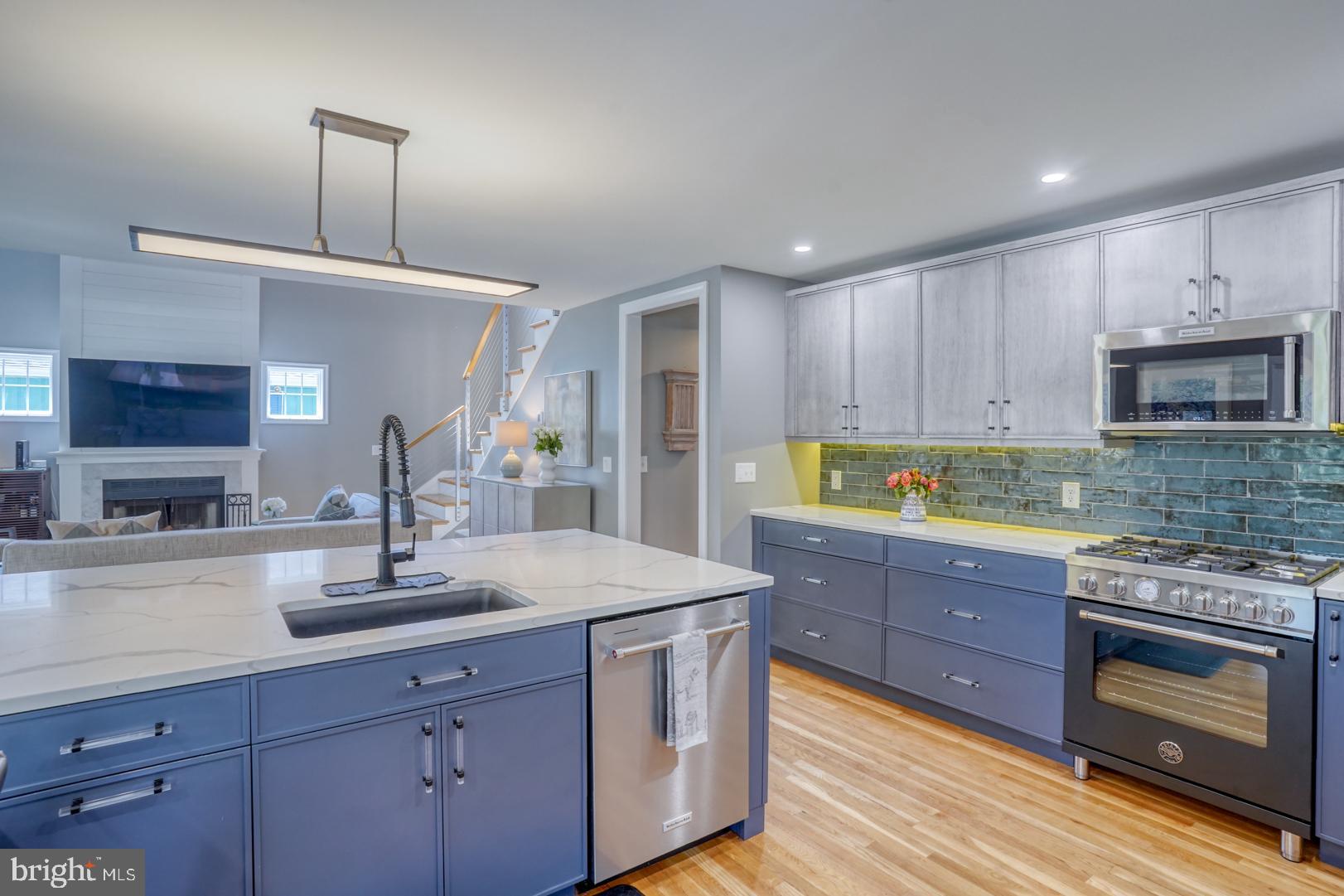 COUNTRY CLUB ESTATES - Residential