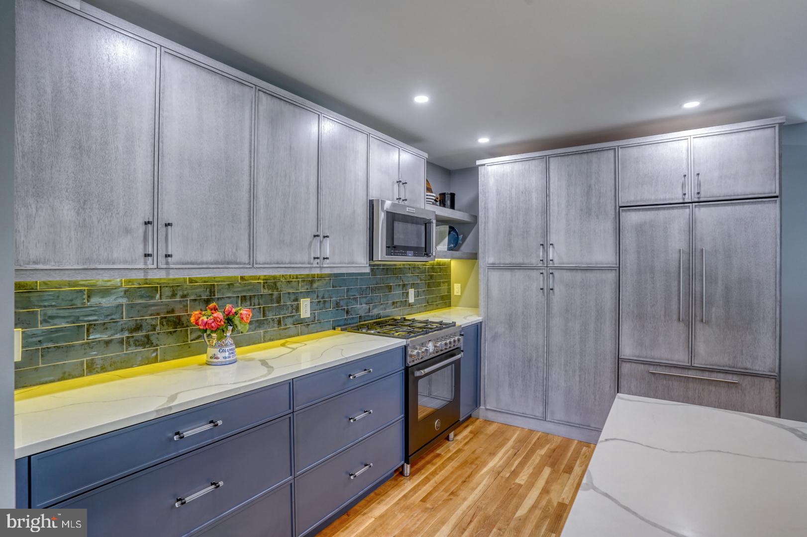 COUNTRY CLUB ESTATES - Residential