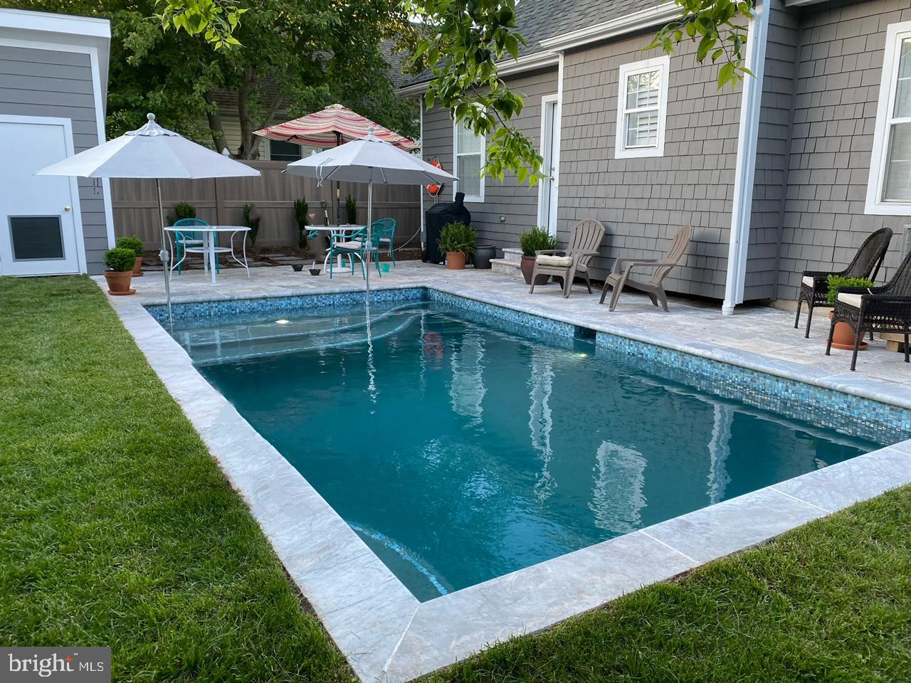 COUNTRY CLUB ESTATES - Residential