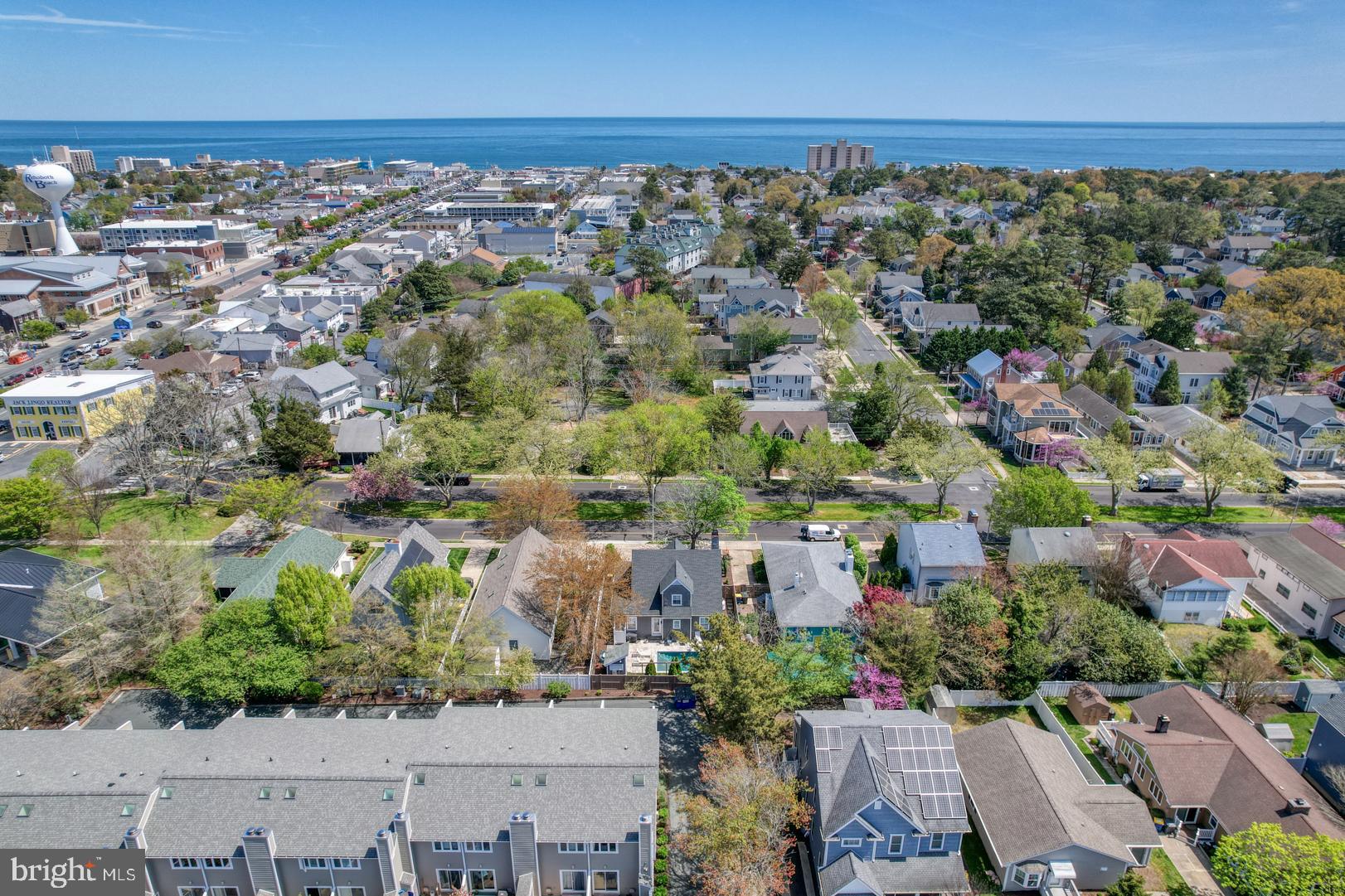 COUNTRY CLUB ESTATES - Residential