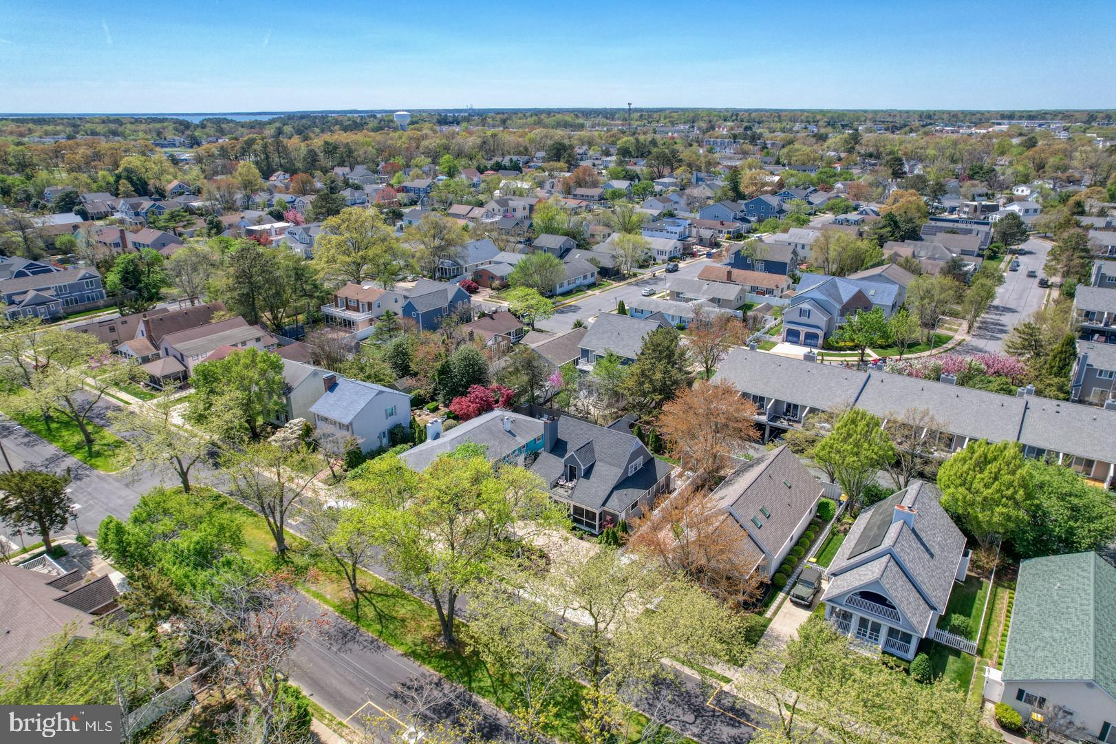 COUNTRY CLUB ESTATES - Residential