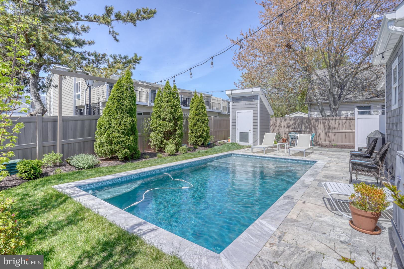 COUNTRY CLUB ESTATES - Residential