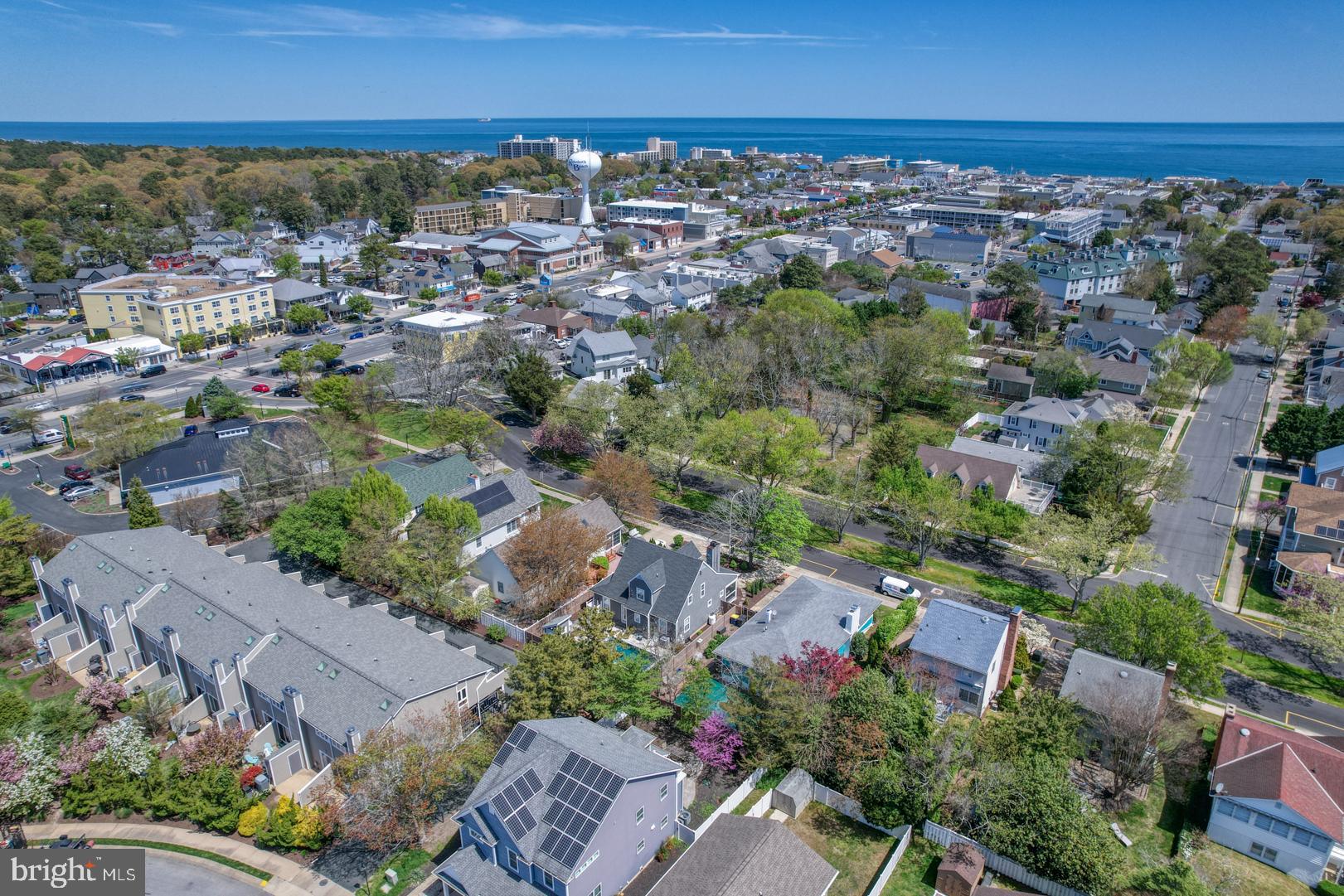 COUNTRY CLUB ESTATES - Residential