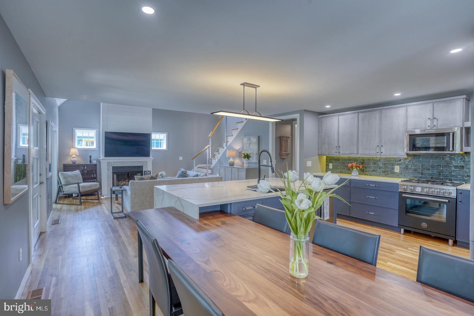 COUNTRY CLUB ESTATES - Residential