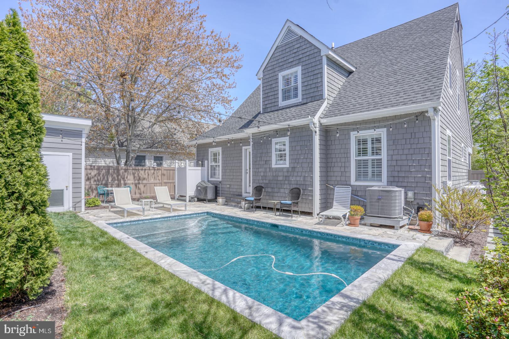 COUNTRY CLUB ESTATES - Residential