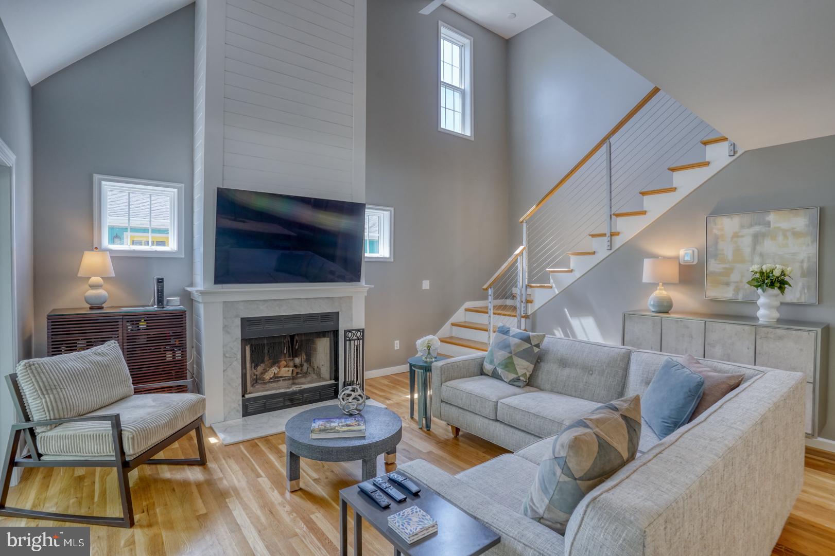 COUNTRY CLUB ESTATES - Residential