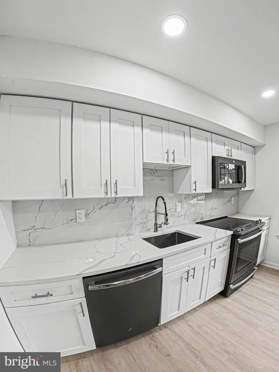 682 AZALEA DRIVE 6-682