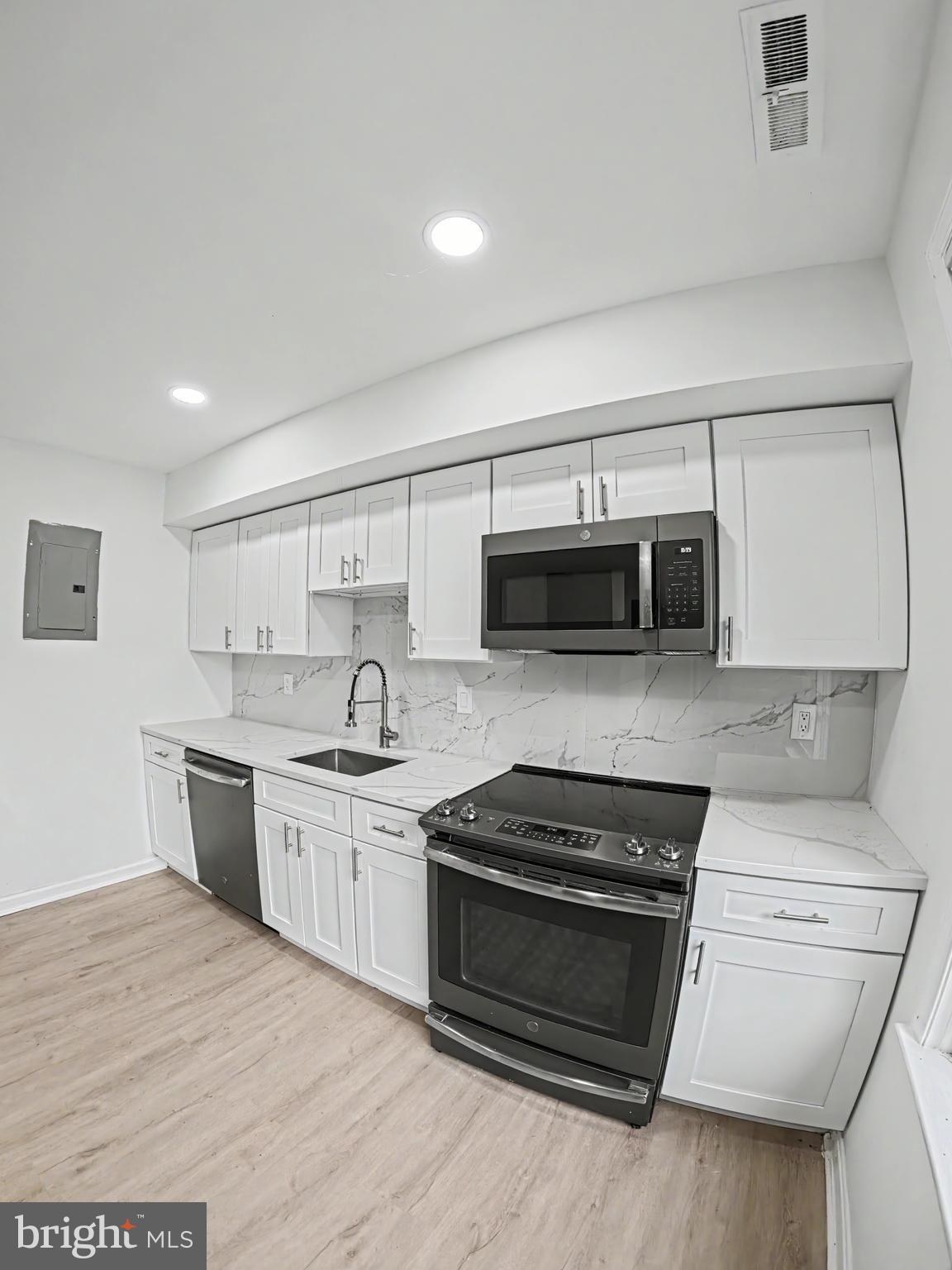 682 AZALEA DRIVE 6-682
