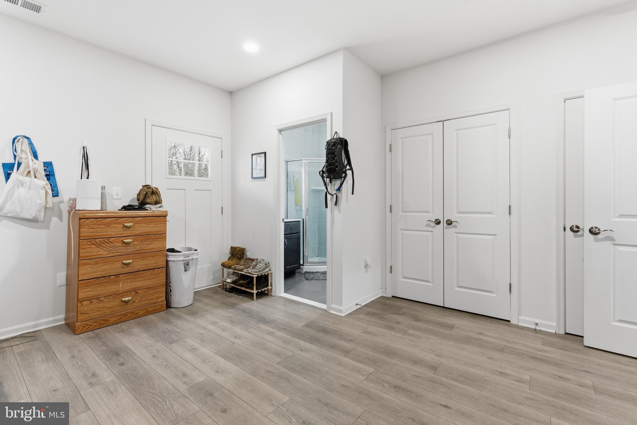 ESSEX - Residential Lease