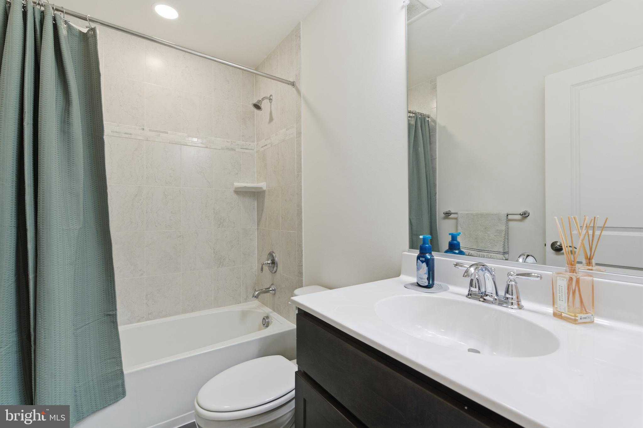 ESSEX - Residential Lease