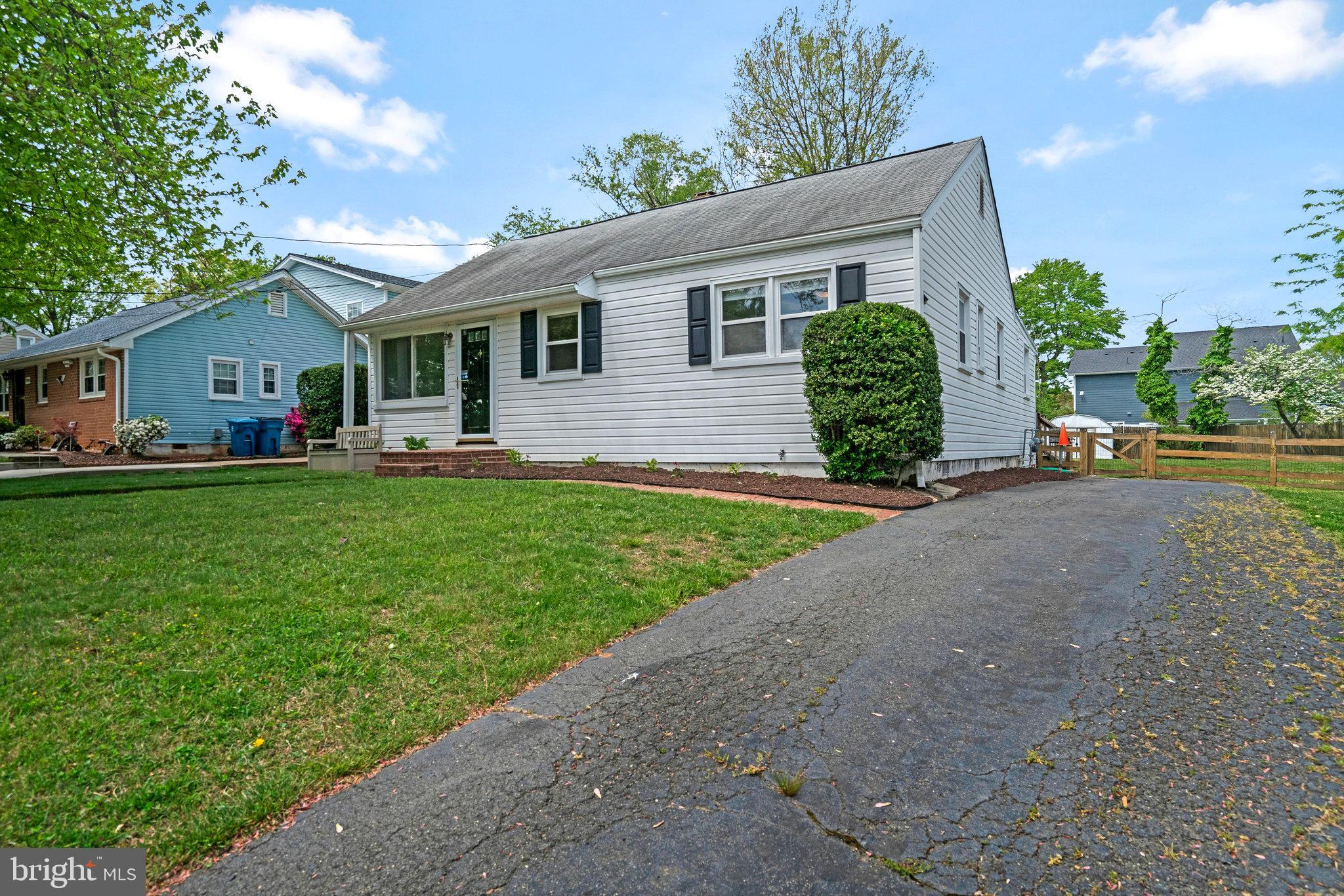 PIMMIT HILLS - Residential Lease