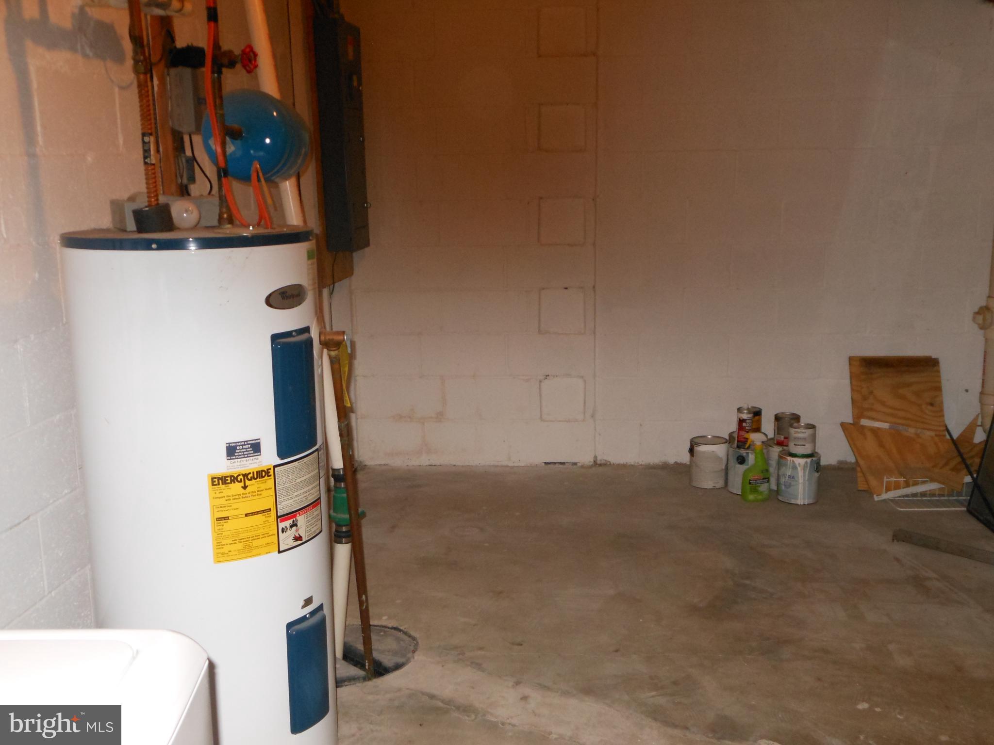 WOODS EDGE TOWNHOME CONDOMINIUMS - Residential