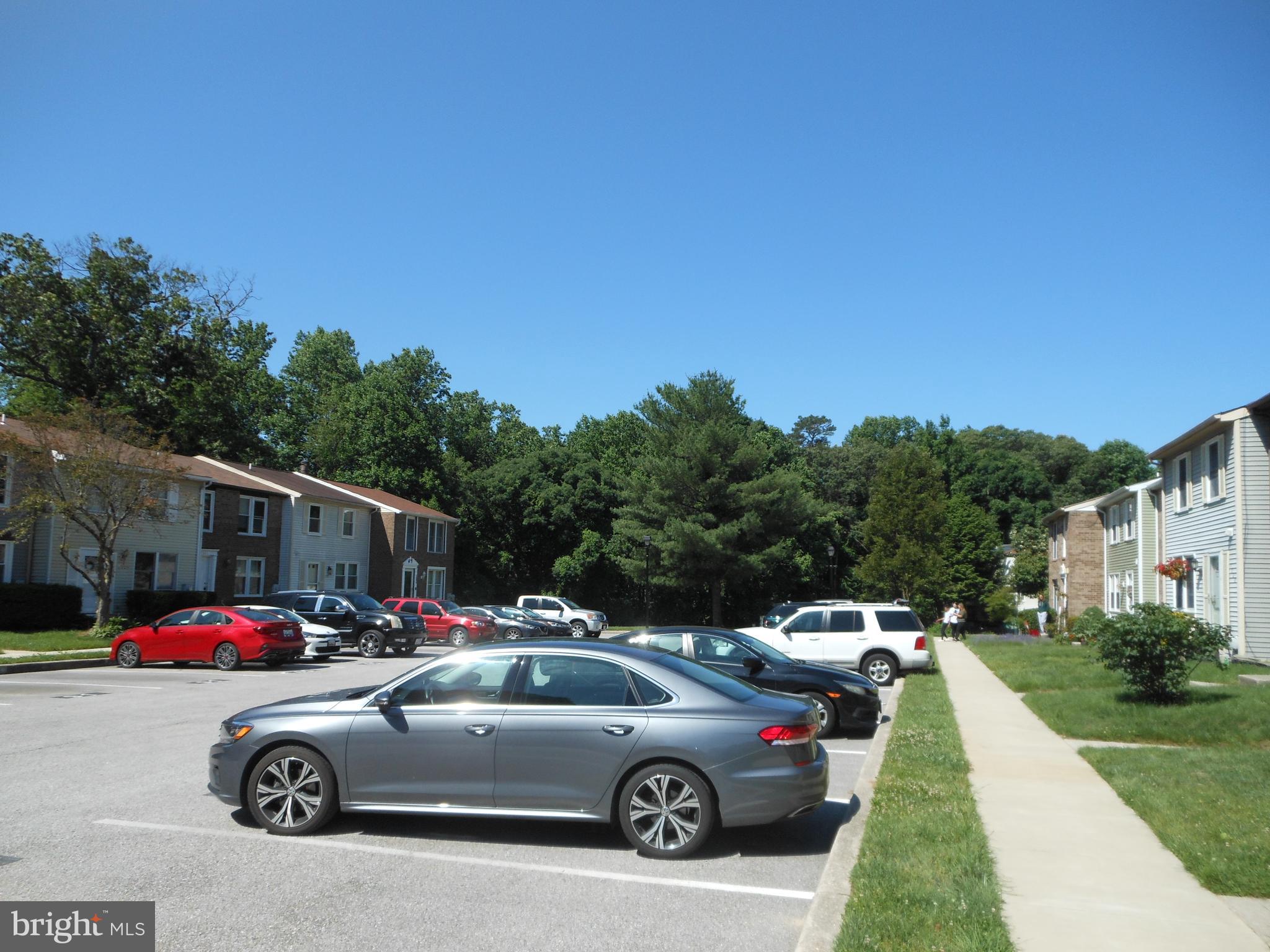 WOODS EDGE TOWNHOME CONDOMINIUMS - Residential