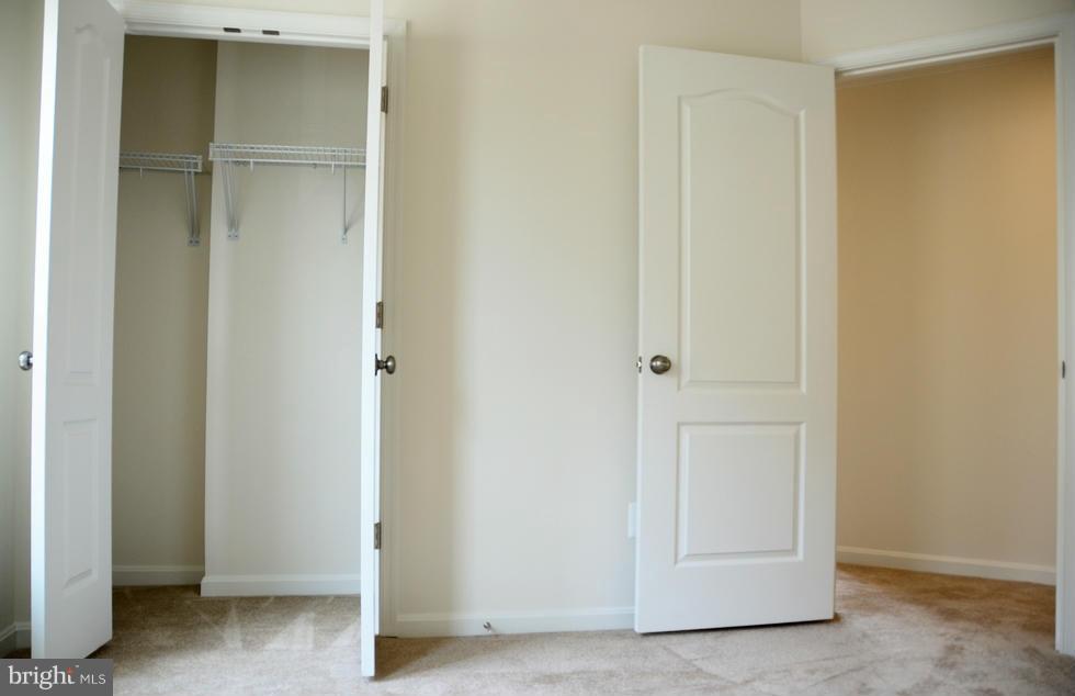 SIGNATURE AT BROADLANDS - Residential Lease