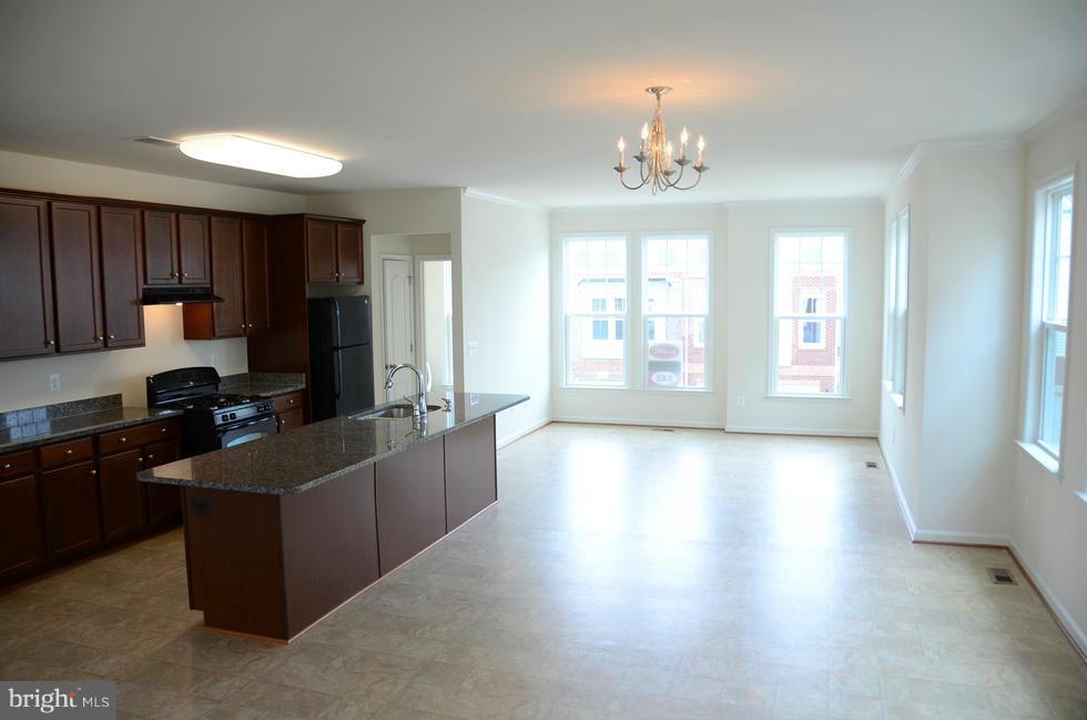 SIGNATURE AT BROADLANDS - Residential Lease