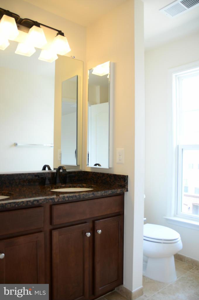 SIGNATURE AT BROADLANDS - Residential Lease