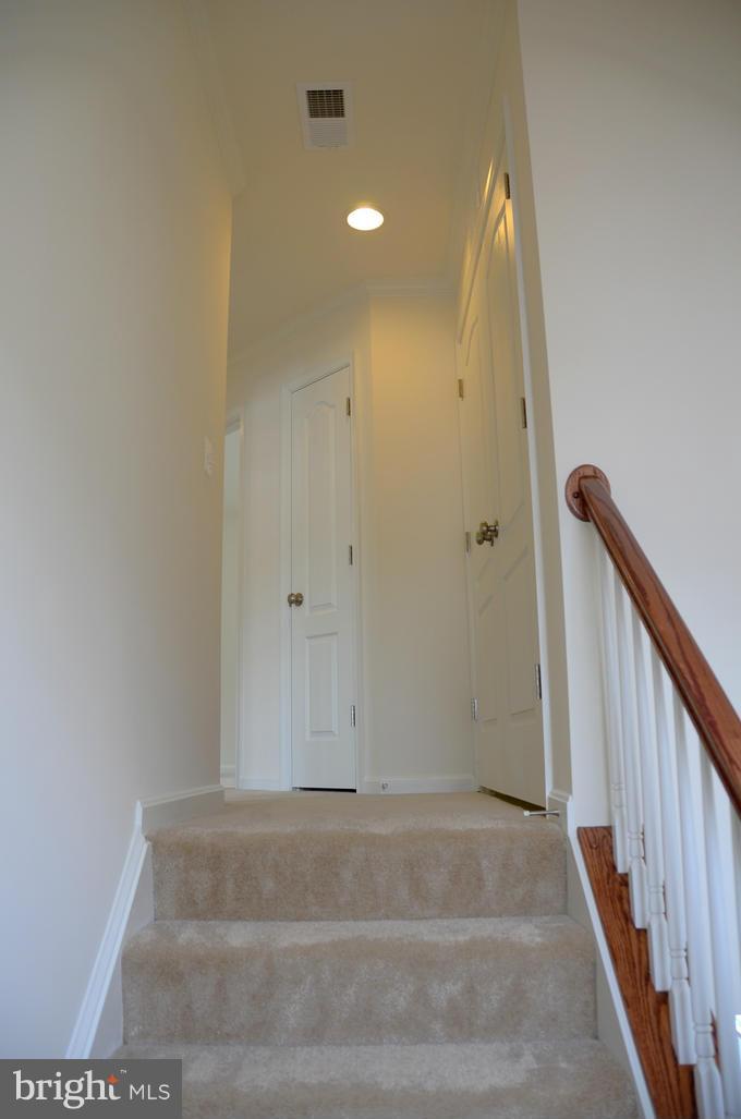 SIGNATURE AT BROADLANDS - Residential Lease