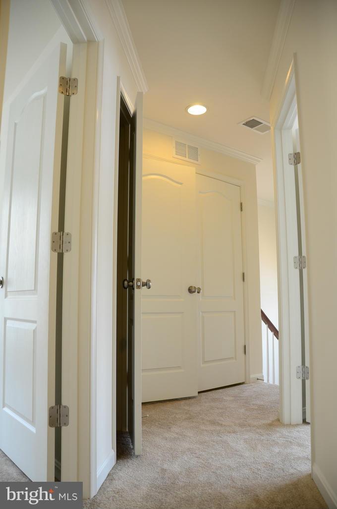 SIGNATURE AT BROADLANDS - Residential Lease