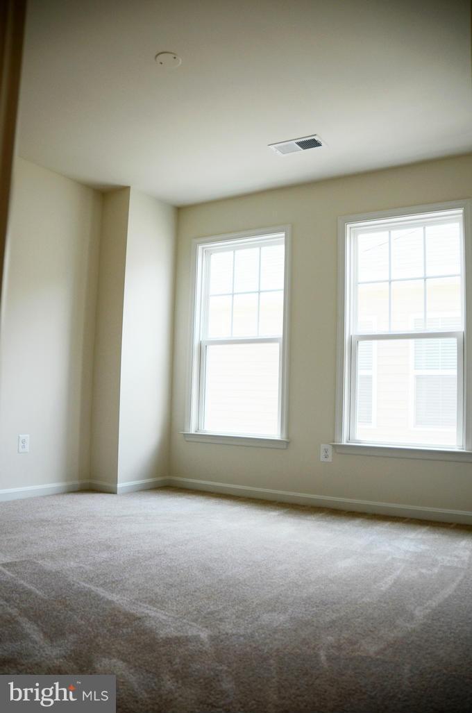 SIGNATURE AT BROADLANDS - Residential Lease