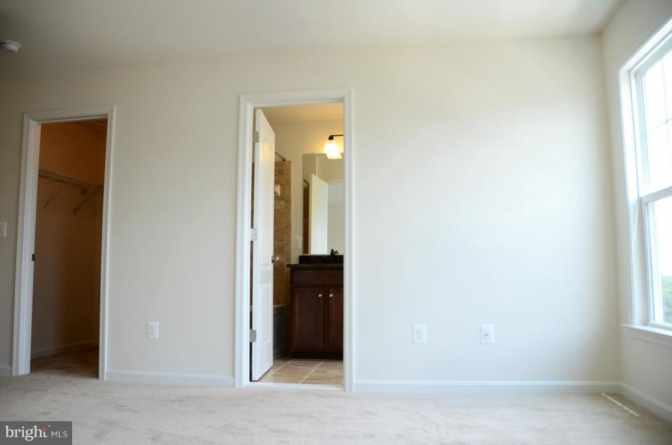 SIGNATURE AT BROADLANDS - Residential Lease