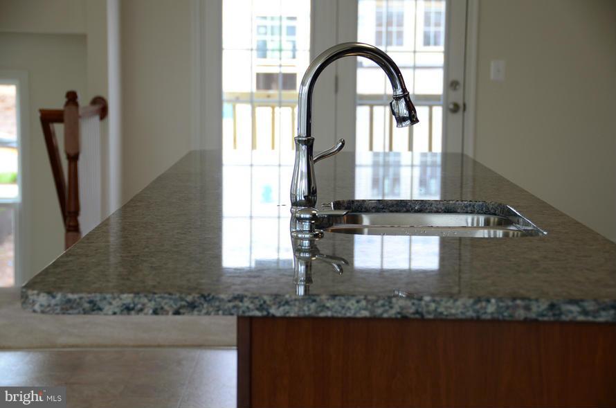 SIGNATURE AT BROADLANDS - Residential Lease