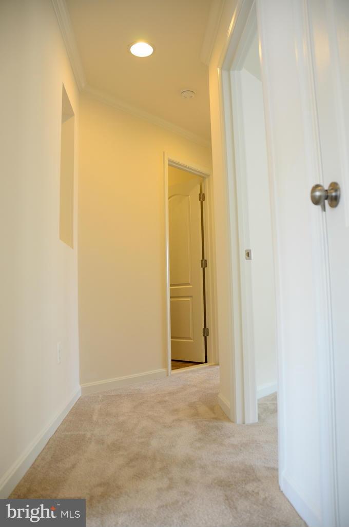 SIGNATURE AT BROADLANDS - Residential Lease