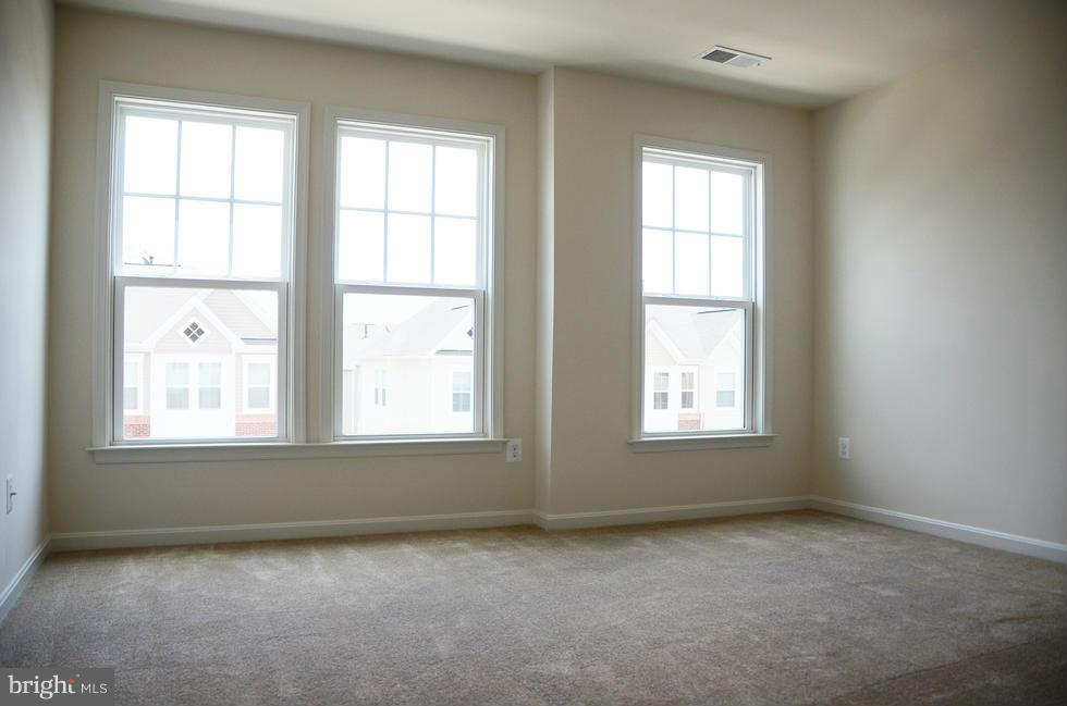 SIGNATURE AT BROADLANDS - Residential Lease