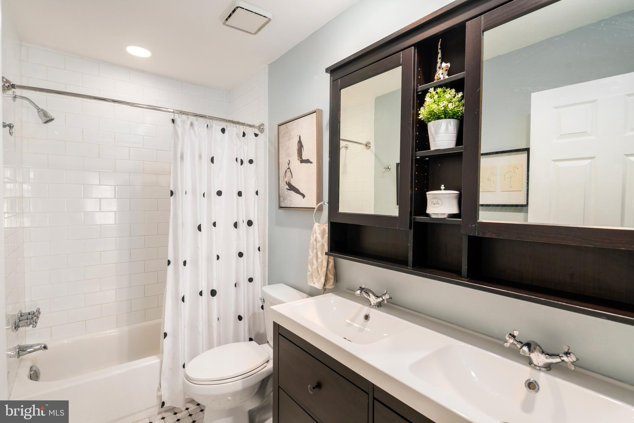 HUNTERS CROSSING - Residential