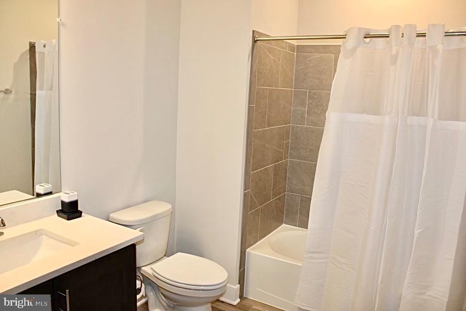 THE FLATS AT NATIONAL HARBOR - Residential Lease