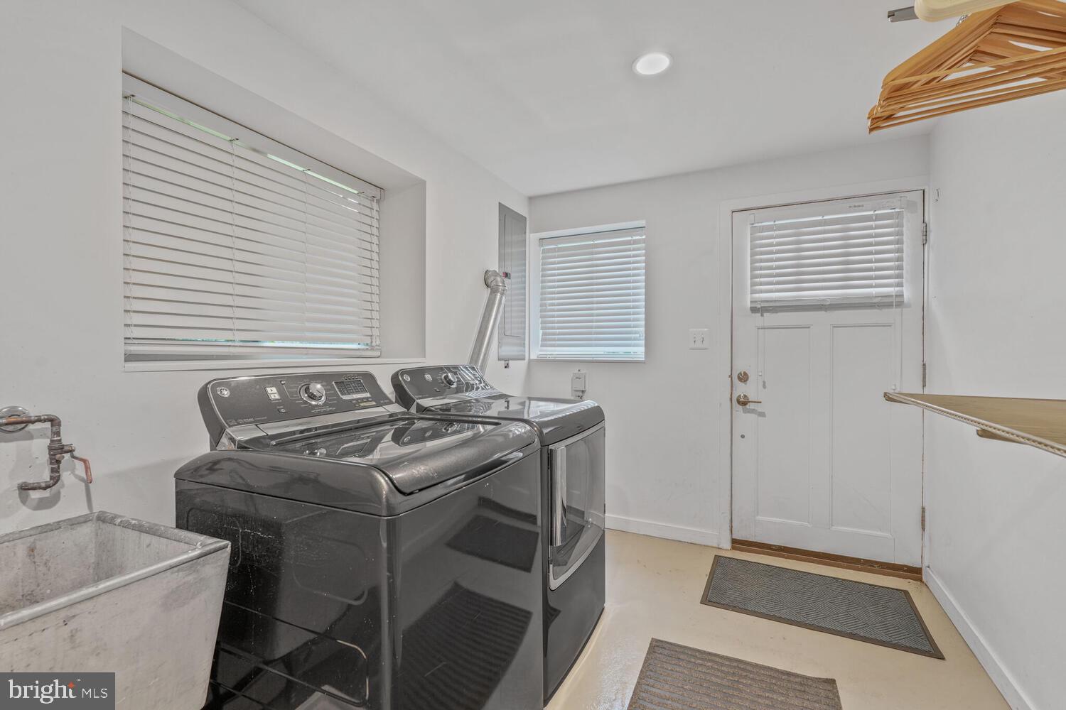 SHIRLEY WOODS - Residential